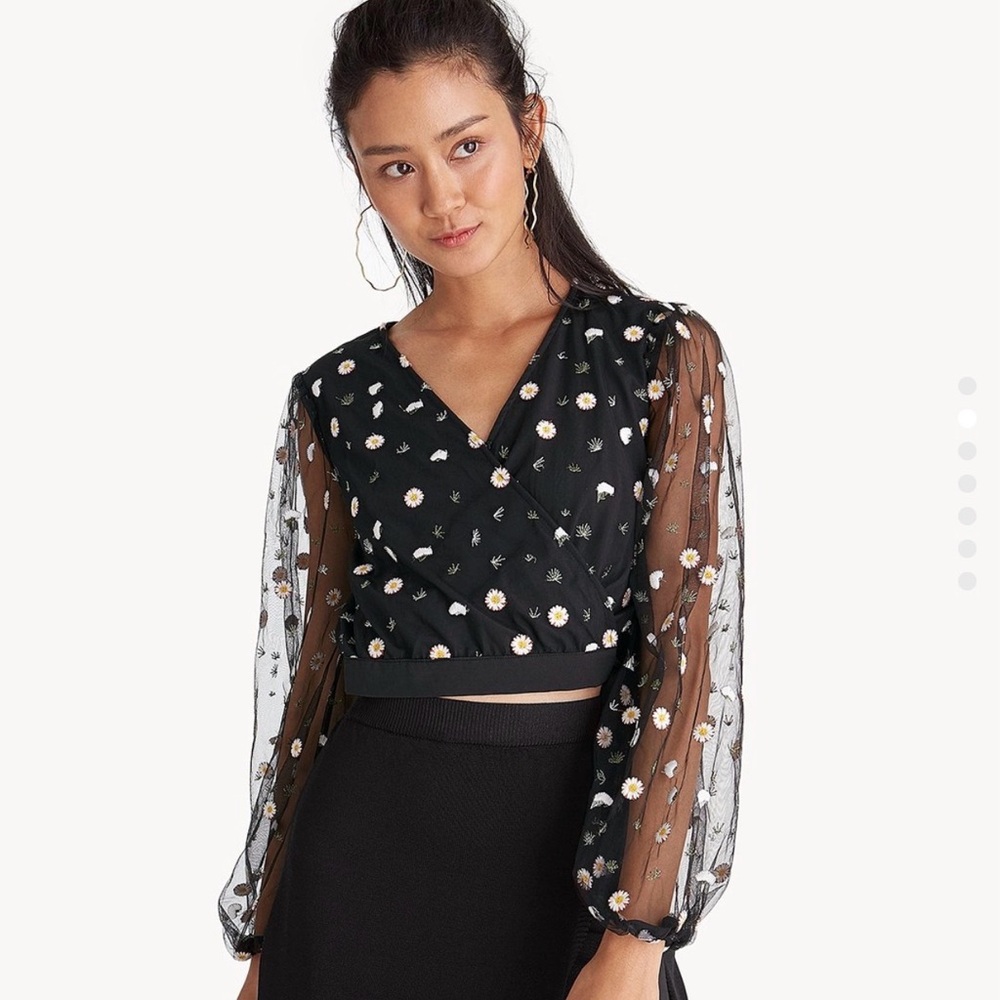 Pomelo‎ Daisy Puff Sleeve Side Tie Blouse - Black